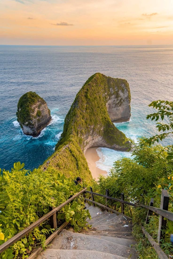 Nusa Penida Island Tour: Kelingking Cliff, Angel’s Billabong, Broken Beach, Crystal Bay and local lunch.